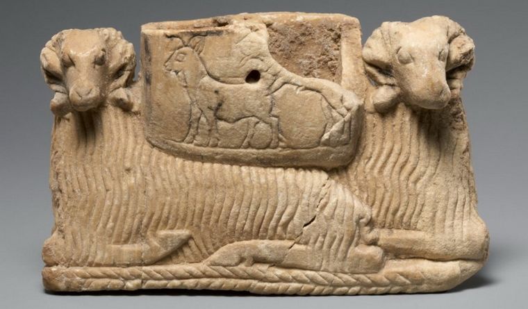 Vasija sostenida por dos arietes, 2600 a 2500 a. C. Foto: Dpa.