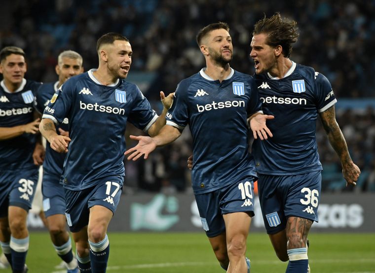 Luciano Vietto le dio el triunfo a Racing en el Cilindro de Avellaneda.