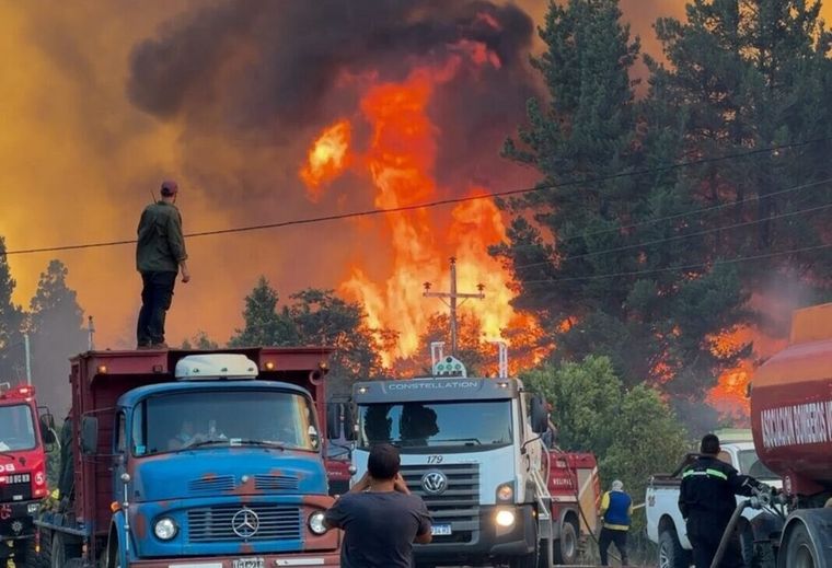 Los incendios en la Patagonia alertan a toda la población. Foto: X @MatiAromi