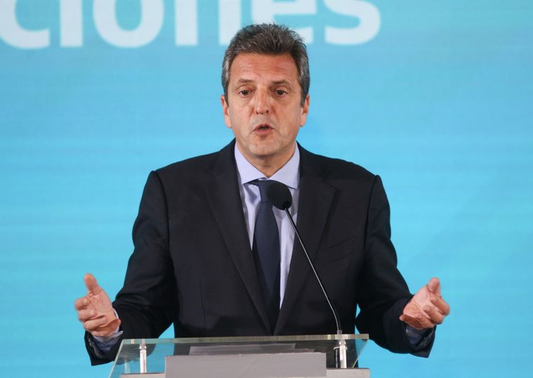 El ministro Sergio Massa, anunció una suba del mínimo no imponible de Ganancias, pero para algunos analistas demuestra cómo nos estamos empobreciendo. Foto: NA