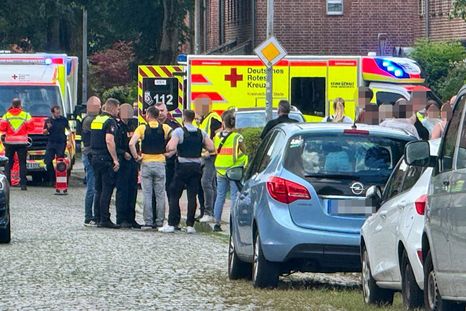 La Policía y equipos de emergencia llevan adelante un operativo en la zona del tiroteo. La Policía y equipos de emergencia llevan adelante un operativo en la zona del tiroteo.