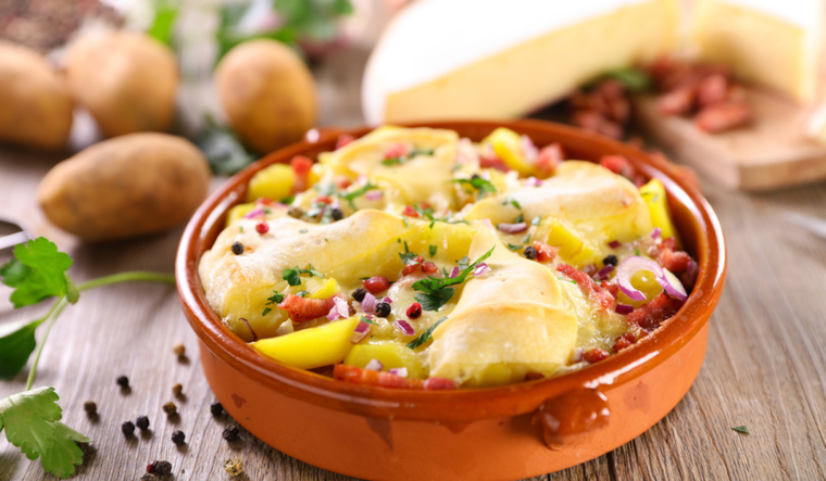 Receta paso a paso para hacer tartiflette, un plato lleno de sabor Foto: Shutterstock