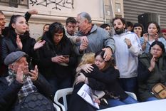 Detenidos en el Congreso: diputados y familiares marchan a Plaza de Mayo Foto: NA Detenidos en el Congreso: diputados y familiares marchan a Plaza de Mayo Foto: NA
