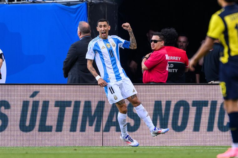 Di María celebra el único tanto de la Selección. Foto: NA
