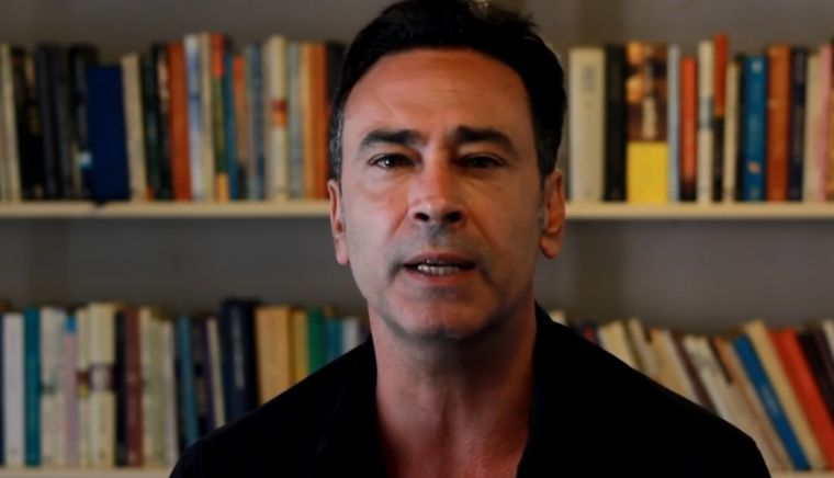 Es escritor Jorge Schubert escribió 3 libros