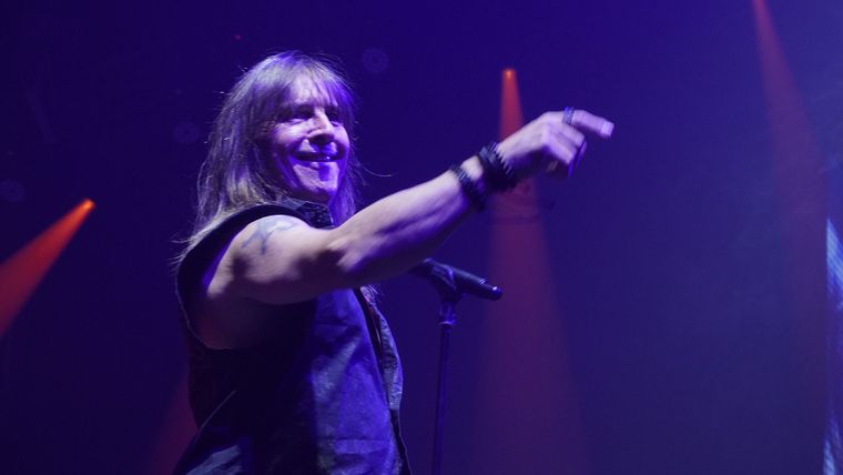 Adrián se mostró más que contento con el público mendocino. Adrián se mostró más que contento con el público mendocino.