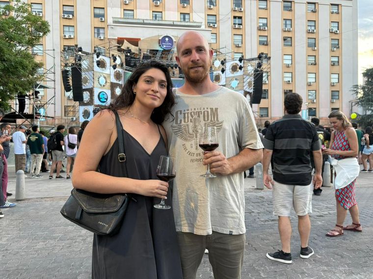 Martina Bazán y Gustavo Andía. Martina Bazán y Gustavo Andía.