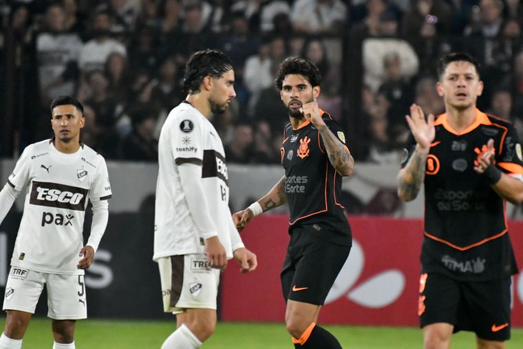 Corinthians amargó el debut internacional de Platense en Vicente López.