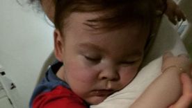 Desconectan al bebé británico Alfie Evans en contra de la voluntad de sus padres tras una larga batalla judicial en Reino Unido