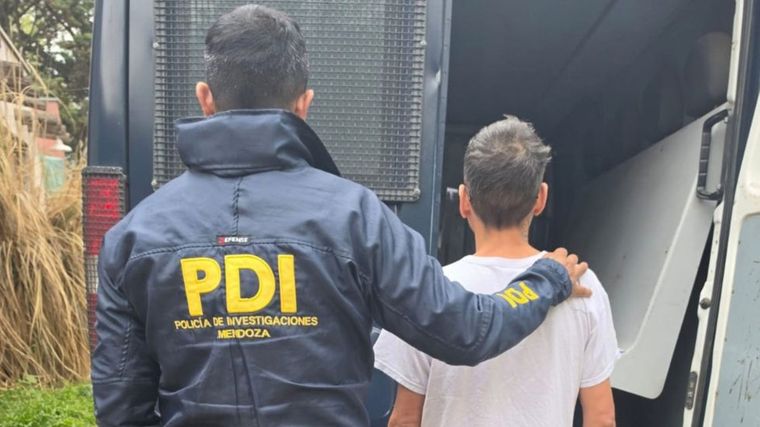 El sospechoso quedó deténido y los elementos robados fueron recuperados