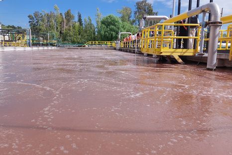 La planta de tratamiento de efluentes de la Cervecería y Maltería Quilmes permite depurar el agua utilizada en la producción antes de su reutilización o devolución controlada. La planta de tratamiento de efluentes de la Cervecería y Maltería Quilmes permite depurar el agua utilizada en la producción antes de su reutilización o devolución controlada.
