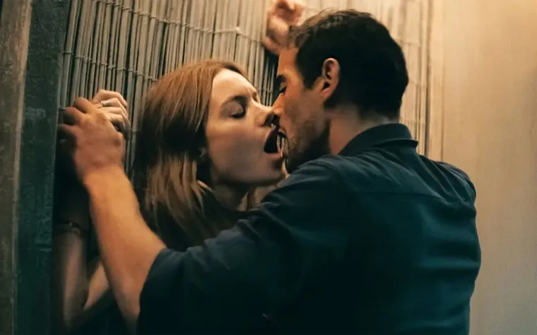 El film explora cómo un romance apasionado. / Netflix