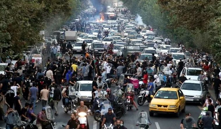 En Irán, la gente sale a las calles cuando quiere manifestarse; ahora lo hicieron contra Israel. Foto EFE En Irán, la gente sale a las calles cuando quiere manifestarse; ahora lo hicieron contra Israel. Foto EFE