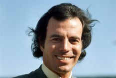 Julio Iglesias es uno de los artistas que fue prohibido en Rusia.