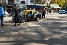 La Policía detuvo al taxista y secuestró su auto.  Foto: @italodaffra