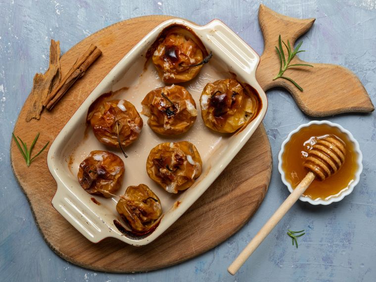 Esta receta intensifica el dulzor natural de la manzana al hornearse. Esta receta intensifica el dulzor natural de la manzana al hornearse.