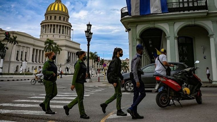 Una amplia presencia policial se reportó en la capital y varias provincias de Cuba. Foto: AFP