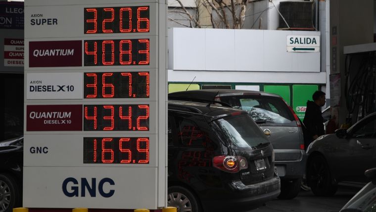 Desde este miércoles aumenta la nafta y el gaosil un 10% Foto: Rodrigo DAngelo / MDZ