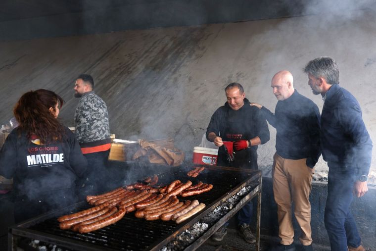 El chori del puente, un clásico de Mendoza disfrutado por Rodríguez Larreta y Suarez. Foto: Prensa