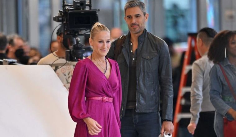 Carrie Continúa la historia del personaje de Sarah Jessica Parker.