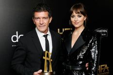 Antonio Banderas y Dakota Johnson tienen una estrecha relación. Foto: Archivo