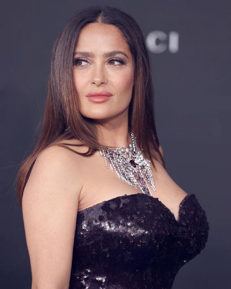 Salma Hayek brilló con looks con lentejuelas sobre la alfombra roja. Foto: Instagram