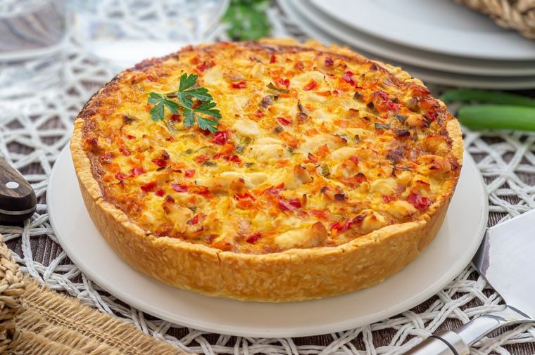 Así luce esta deliciosa tarta de pollo 100% casera, que se ganará, sin dudas, tu corazón