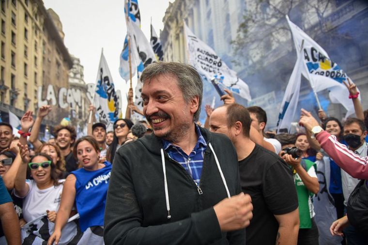 Máximo Kirchner en un acto junto a militantes de La Cámpora. Foto: Twitter Mayra Mendoza.