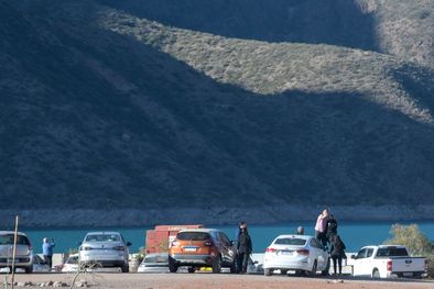 MDZol | dique potrerillos turistas (4).jpg