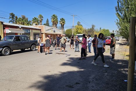 Los vecinos protestan en Los Corralitos tras un nuevo desborde. Los vecinos protestan en Los Corralitos tras un nuevo desborde.