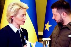 Ursula Von der Leyen, de la Unión Europea, junto a Volodímir Zelenski, de Ucrania. Foto: Dpa.