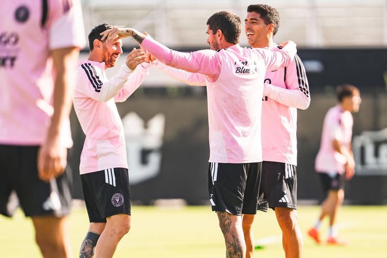 Los amigos de Messi lo acompañan en todo. Los amigos de Messi lo acompañan en todo.