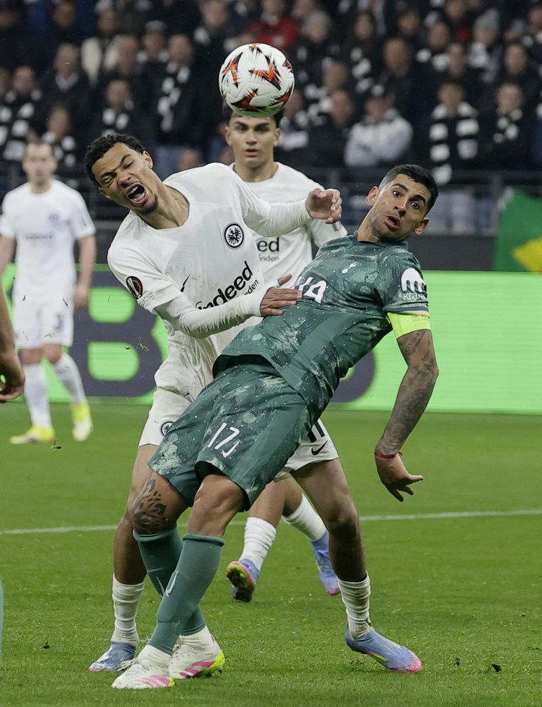 Con el Cuti Romero como una de las figuras, el Tottenham le ganó 1-0 al Frankfurt y se metió en semifinales de la Europa League. Foto: EFE