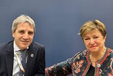 Pese al buen diálogo con el ministro Luis Caputo, el FMI que conduce Kristalina Georgieva insta al gobierno de Milei a impulsar una reforma de la Carta Orgánica del Banco Central para darle mayor independencia. Pese al buen diálogo con el ministro Luis Caputo, el FMI que conduce Kristalina Georgieva insta al gobierno de Milei a impulsar una reforma de la Carta Orgánica del Banco Central para darle mayor independencia.