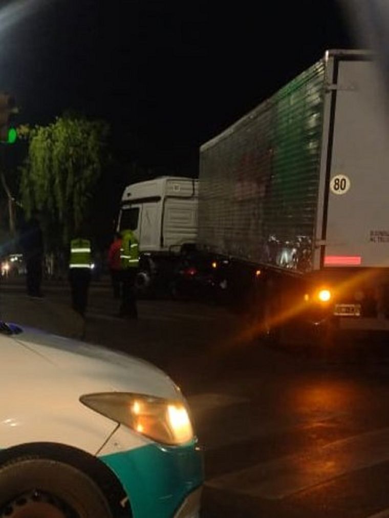 Un camión y una moto chocaron en Ciudad y hubo complicaciones de tránsito Foto: X: @MATIPASCUALETTI