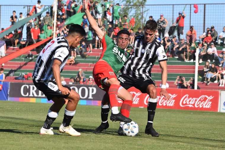 El Lobo se trajo un punto de Carlos Casares.