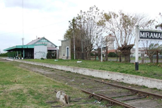 La estación vacía desde hace más de una década Foto: Facebook Por la vuelta del tren a Miramar