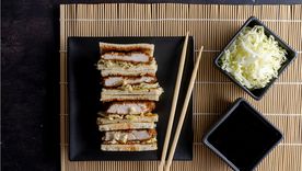 Katsu Sando Un sándwich japonés delicioso para hacer en pocos minutos. Foto: Shutterstock