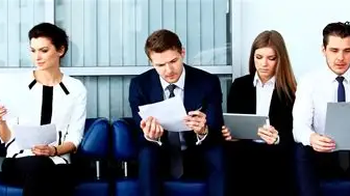 Empresas retoman entrevistas laborales presenciales ante el temor al fraude con inteligencia artificial