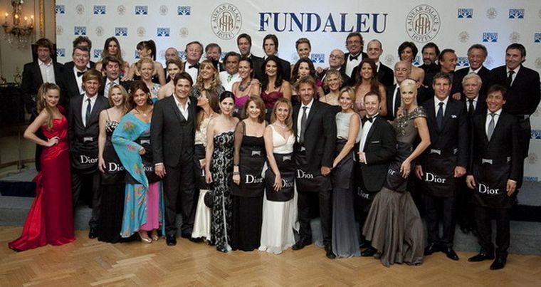 La foto grupal que reunió a todos los famosos solidarios. Foto: Gentileza Personally