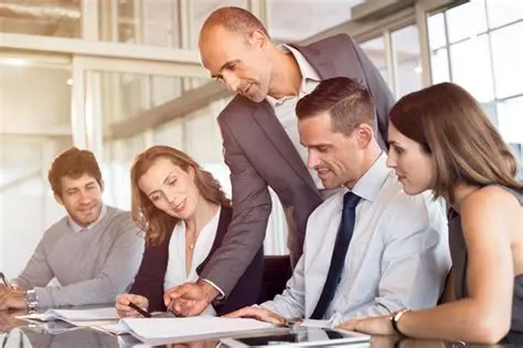 Las organizaciones que lideran hoy son aquellas que convirtieron el cambio en una disciplina de negocio repetible y escalable. Las organizaciones que lideran hoy son aquellas que convirtieron el cambio en una disciplina de negocio repetible y escalable.