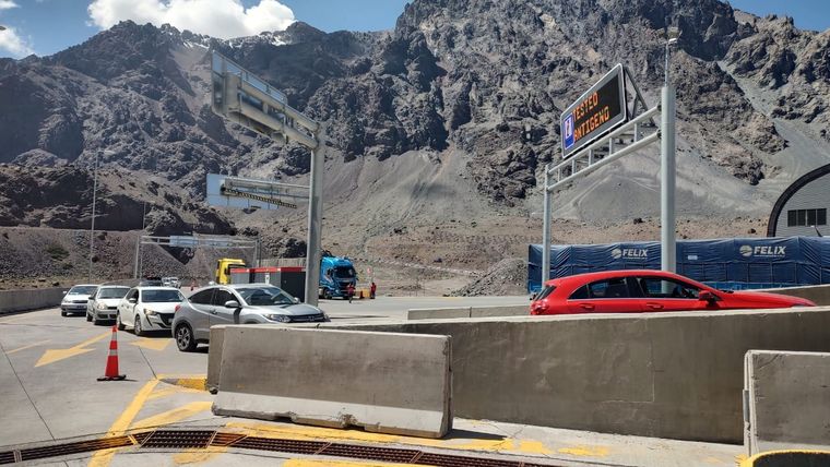 Miles de turistas viajan día a día hacia Chile Foto: Gendarmería Nacional