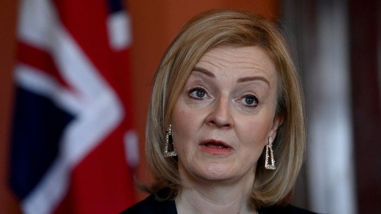 Liz Truss, la flamante primera ministra del Reino Unido, busca impulsar el crecimiento económico a través de un amplio recorte de impuestos y la apelación a políticas ortodoxas. Foto: BBC