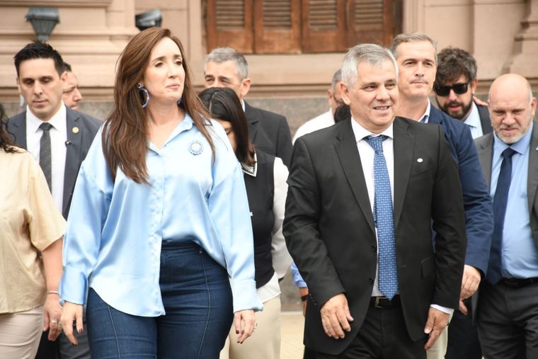 Victoria Villarruel junto con Britos, el intendente de Chivilcoy.