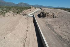 Dique, colectores y cauces forman hoy un sistema clave para frenar crecidas, pero especialistas advierten que las defensas no eliminan el peligro. &nbsp;