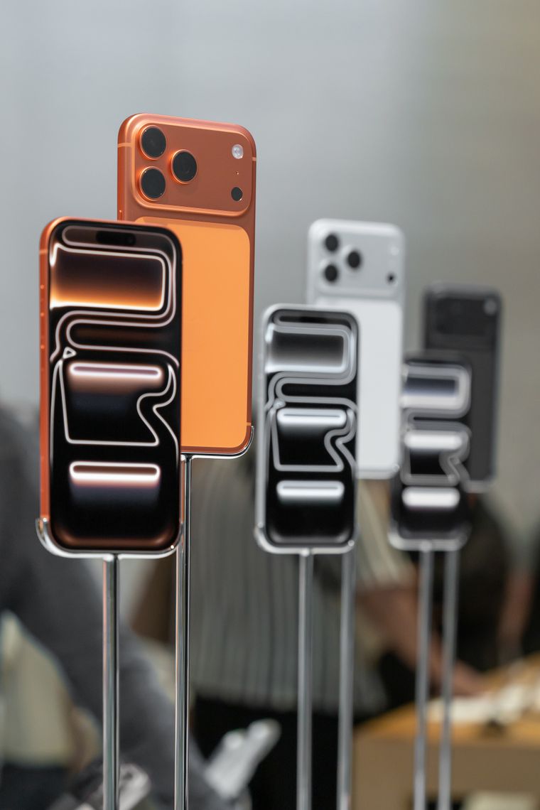 El diseño del iPhone 18 seguiría la línea estética que Apple estrenó con el modelo anterior.