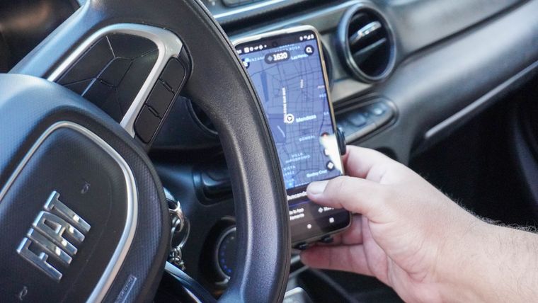 Los choferes denuncian a Uber inseguridad, caída de ingresos y falta de respuestas de la empresa. Los choferes denuncian a Uber inseguridad, caída de ingresos y falta de respuestas de la empresa.