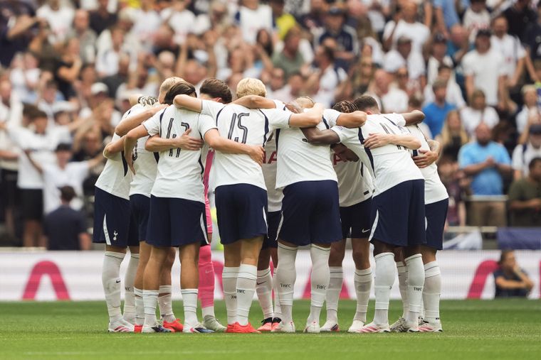 Tottenham también se mostró interesado en el Dibu. Tottenham también se mostró interesado en el Dibu.