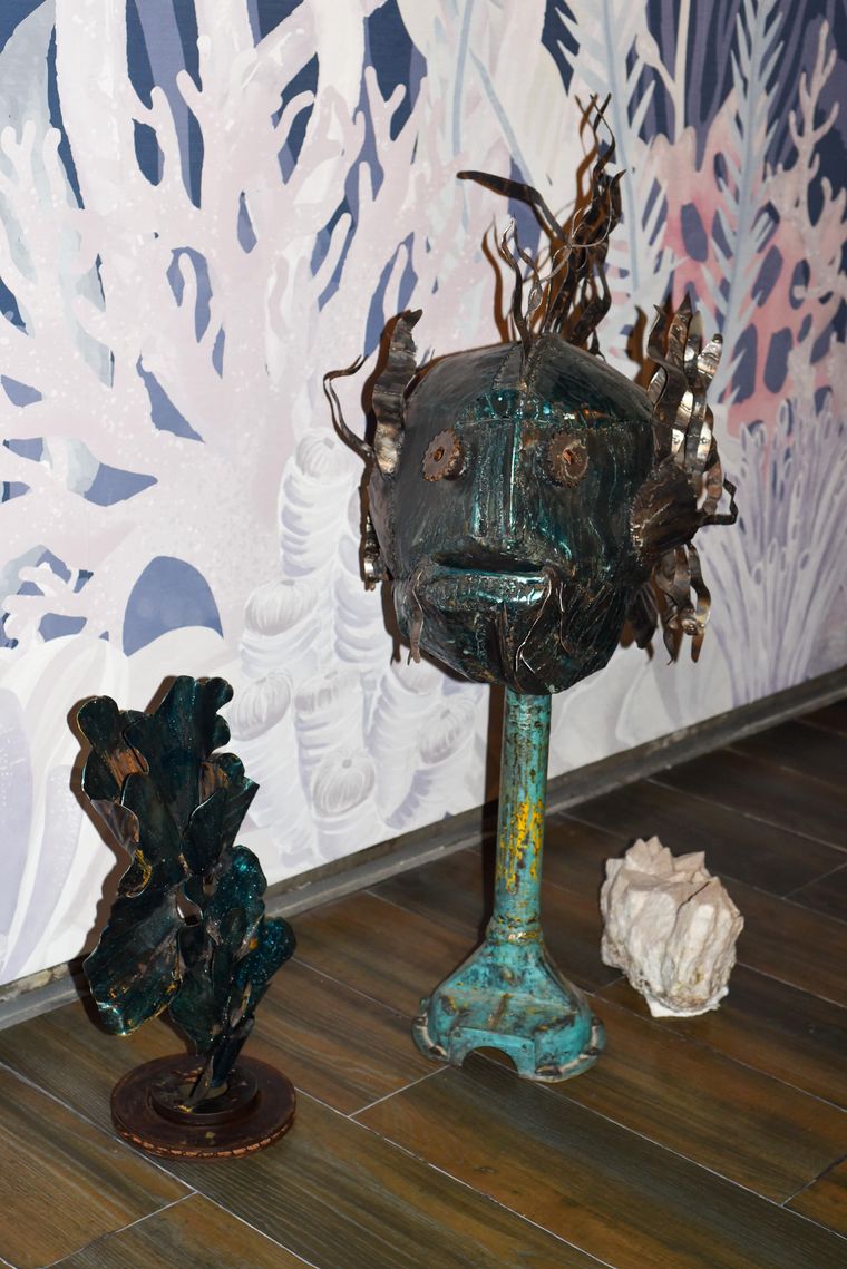 Las obras estaban estratégicamente distribuidas en el spa. Las obras estaban estratégicamente distribuidas en el spa.