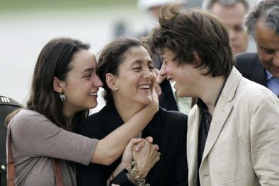MDZol | El reencuentro con sus hijos Melina y Lorenzo. Foto: AP